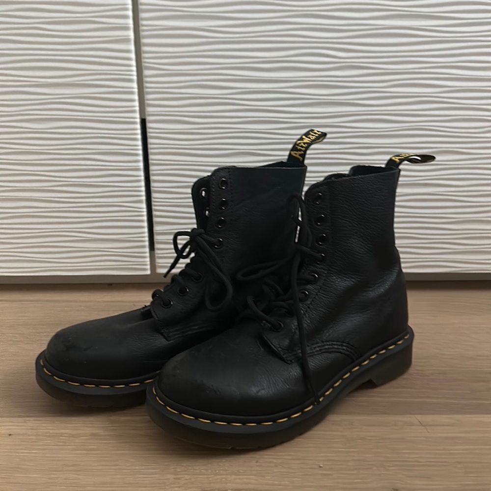 Woman’s Doc Martens (The Original) US 7, EU 38, UK 5